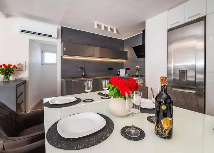 Marul Apartment